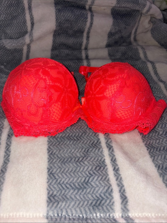 Other - Lace Underwire Push-Up Bra in Vibrant Pink